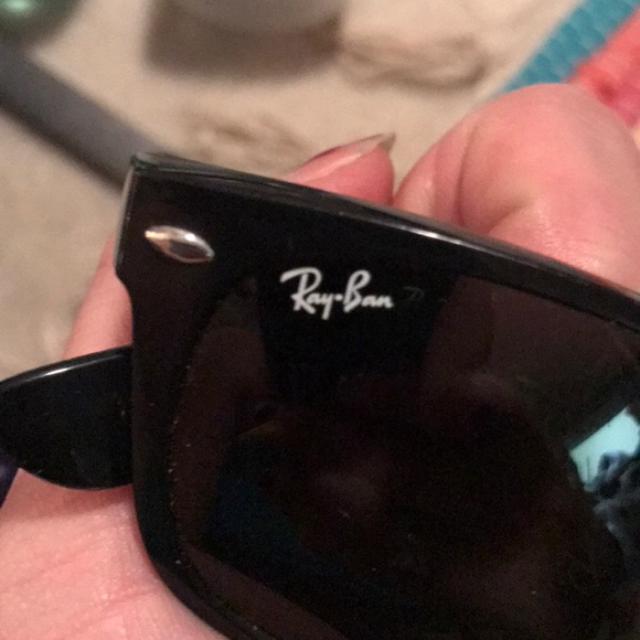 Ray Ban New Wayfarer Sunglasses w/ Black Case - Picture 2 of 6